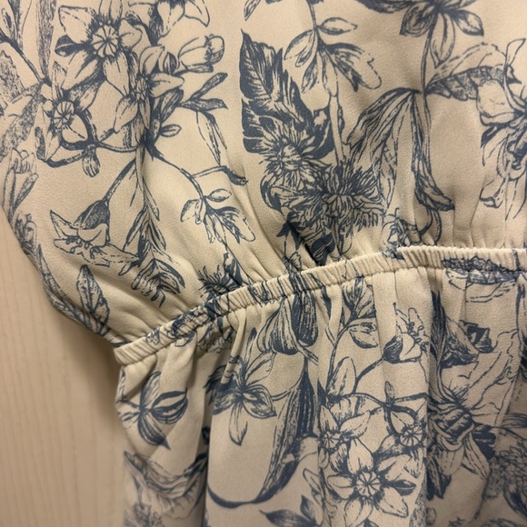 Gilli Millie Peplum Cami - Picture 5 of 6